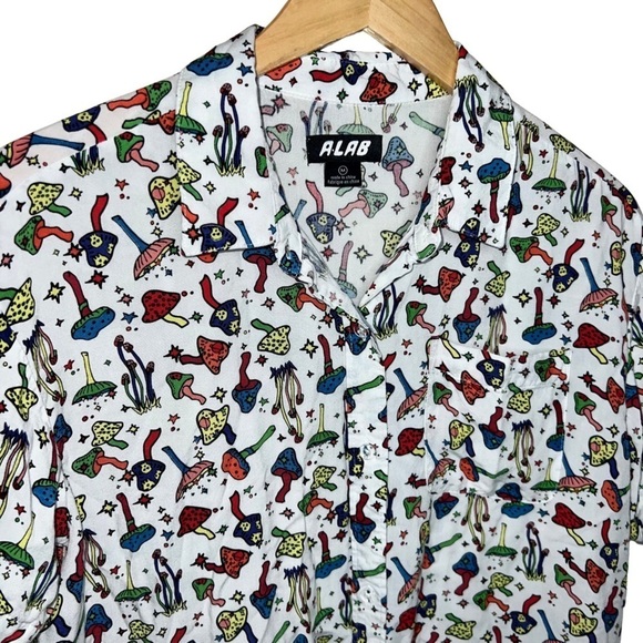 A-LAB Unisex Short Sleeved Button Down Trippy Mushroom Shirt Size Medium - Picture 4 of 15